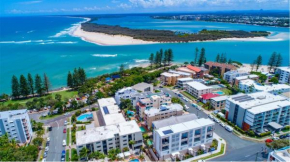 Luxe 5-floor Townhouse with Water and Mountain Views near Beach